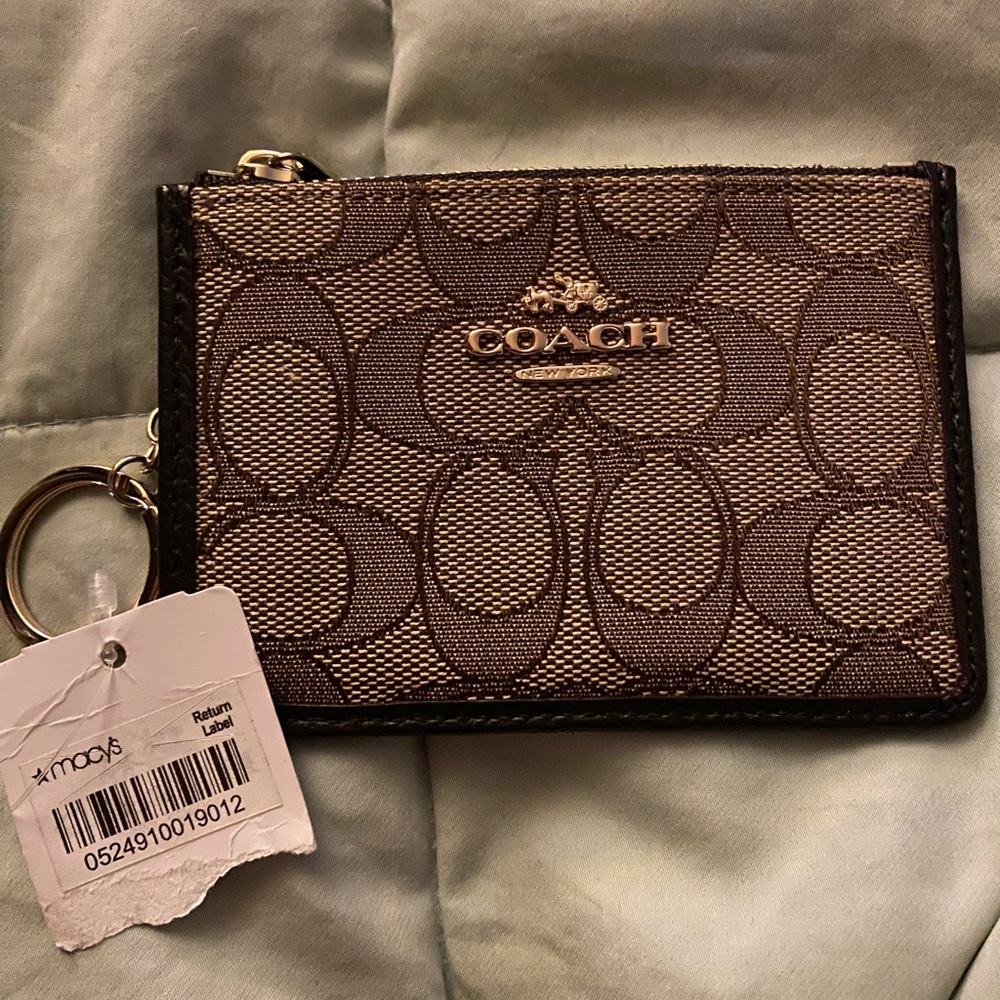 COACH cardholder with coin holder as well with key ring for your keys!